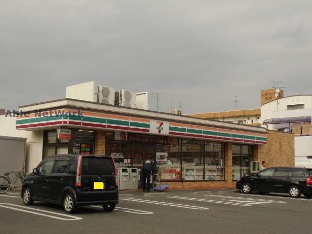セブンイレブン西尾寄住町店(コンビニ)まで390m 名鉄西尾線/西尾駅 徒歩7分 2階 築46年