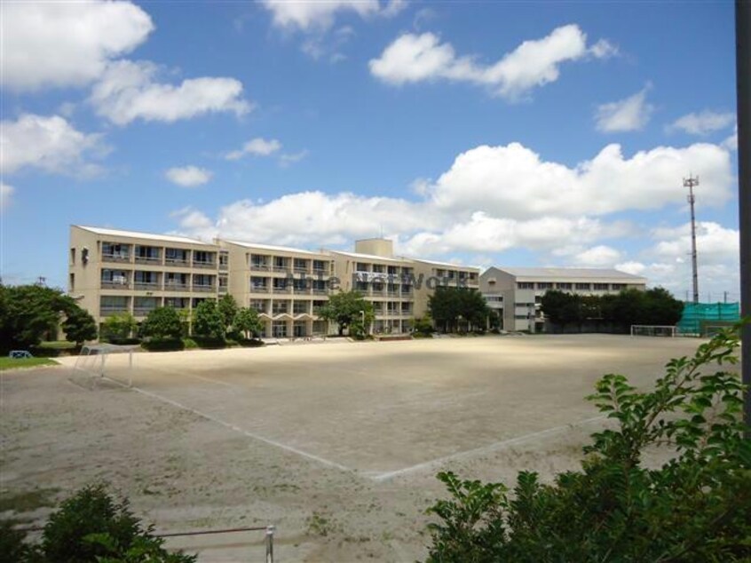 碧南市立中央中学校(中学校/中等教育学校)まで1544m 名鉄三河線/碧南中央駅 徒歩2分 2階 築22年