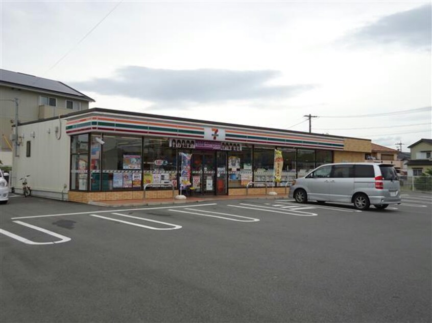 セブンイレブン碧南上町4丁目店(コンビニ)まで584m くるくるバス（碧南市）/湖西町 徒歩2分 1階 築22年