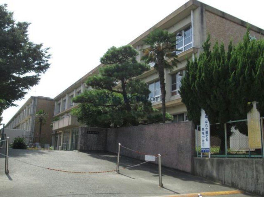 西尾市立鶴城小学校(小学校)まで1207m 名鉄西尾線/西尾口駅 徒歩8分 2階 築38年