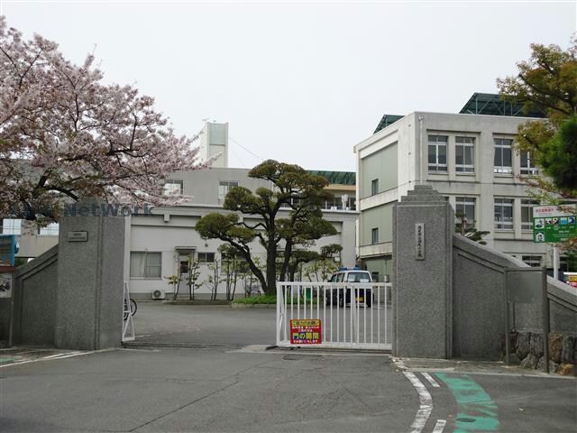 西尾市立西尾小学校(小学校)まで1548m 名鉄西尾線/西尾駅 徒歩18分 3階 築45年