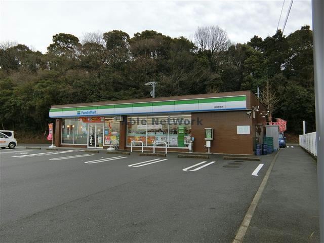 ファミリーマート西尾駒場店(コンビニ)まで526m 名鉄バス(西尾市)/Ａコープ東部店前 徒歩4分 2階 築36年