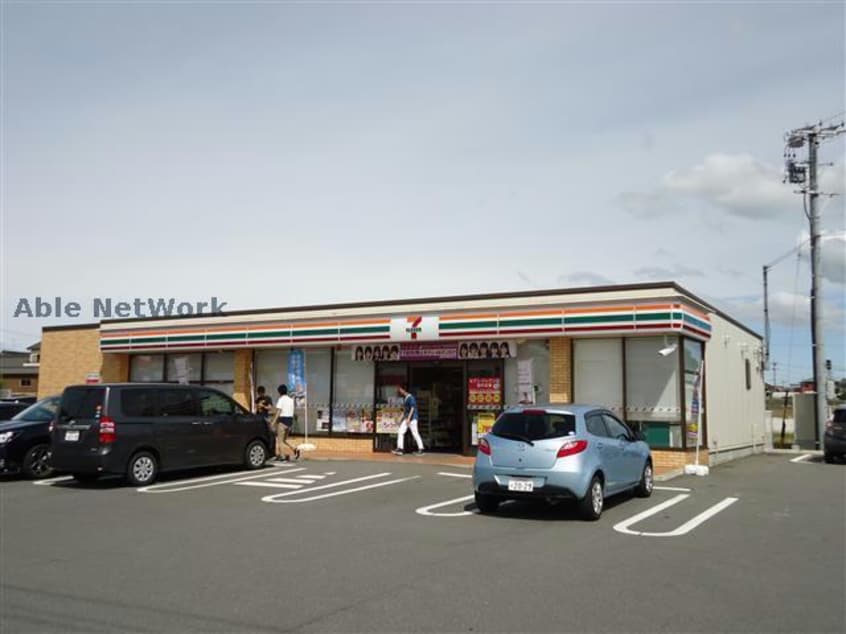 セブンイレブン碧南荒居町店(コンビニ)まで317m 名鉄三河線/北新川駅 徒歩18分 2階 築25年