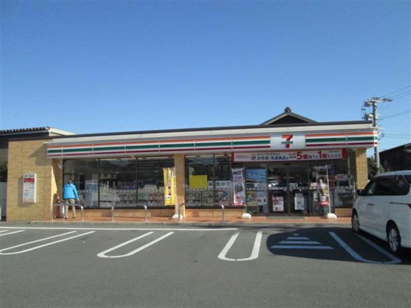 セブンイレブン碧南日進町2丁目店(コンビニ)まで307m くるくるバス（碧南市）/日進公民館 徒歩2分 1-1階 築22年