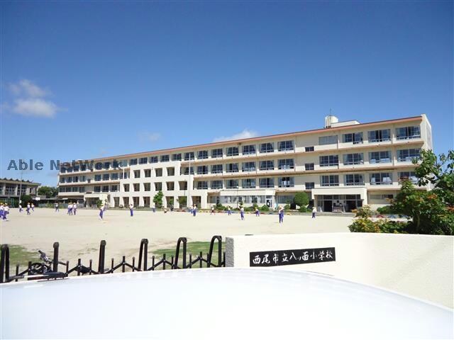 西尾市立八ツ面小学校(小学校)まで800m 名鉄西尾線/桜町前駅 徒歩16分 3階 築18年