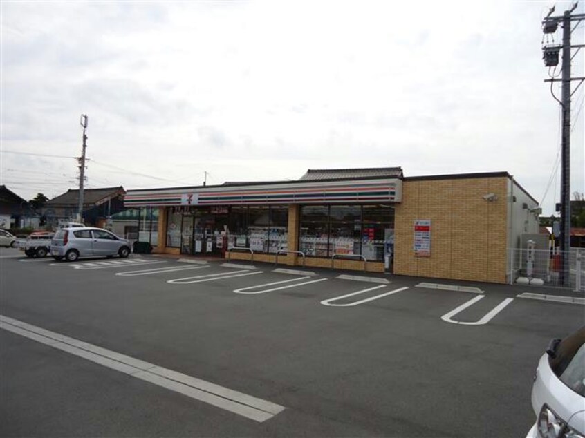 セブンイレブン西尾平坂町店(コンビニ)まで467m 名鉄西尾線/西尾駅 バス18分平坂北町下車:停歩2分 1階 築16年