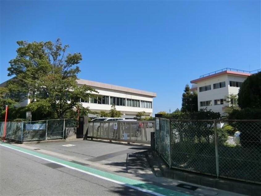 碧南市立日進小学校(小学校)まで694m 名鉄三河線/碧南駅 徒歩16分 2階 築22年