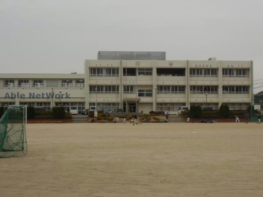 碧南市立棚尾小学校(小学校)まで527m 名鉄三河線/碧南駅 徒歩10分 1-2階 築15年