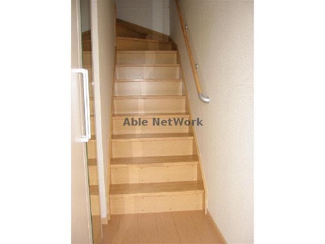 階段 東海道本線/岡崎駅 バス15分中島本町下車:停歩4分 2階 築15年