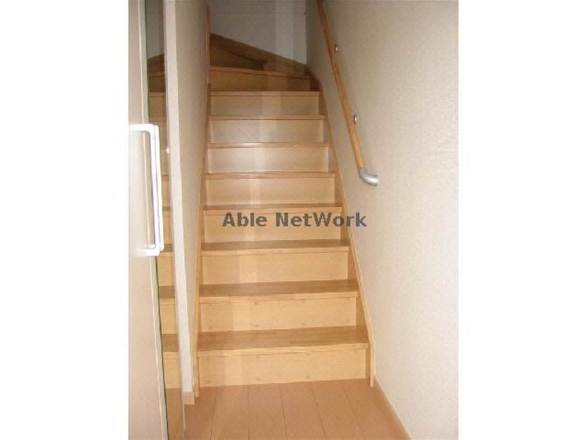 階段 東海道本線/岡崎駅 バス15分中島本町下車:停歩4分 2階 築15年