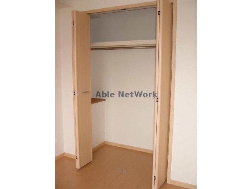 クローゼット 東海道本線/岡崎駅 バス15分中島本町下車:停歩4分 2階 築15年