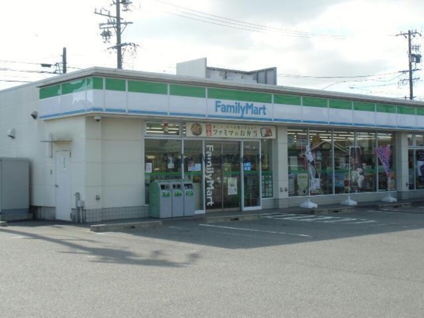 ファミリーマート西尾米津町店(コンビニ)まで699m 名鉄西尾線/米津駅 徒歩4分 1階 築14年
