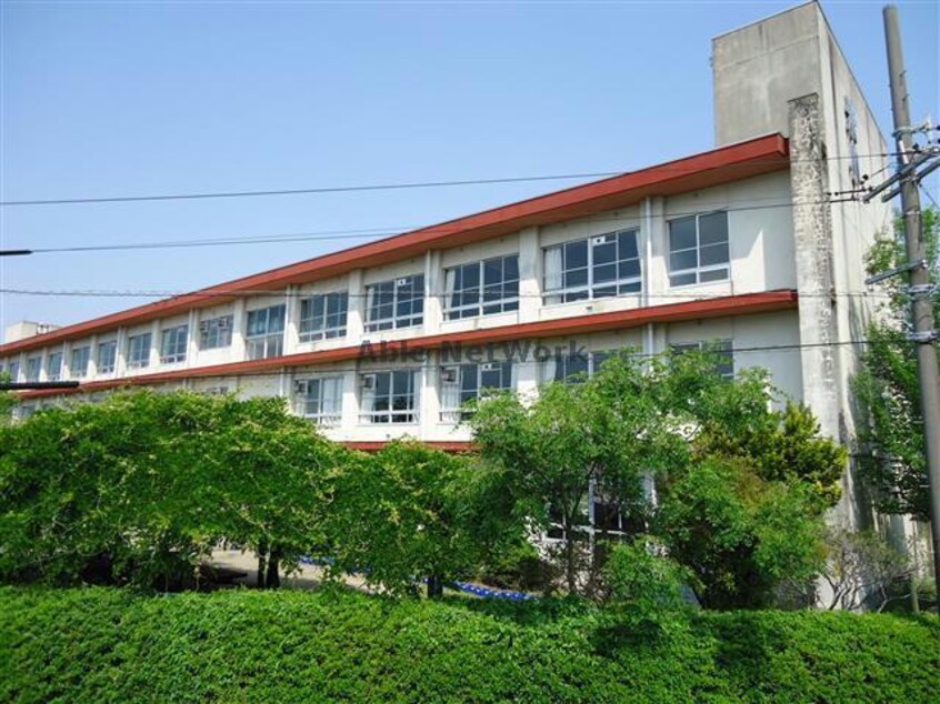 西尾市立米津小学校(小学校)まで632m 名鉄西尾線/米津駅 徒歩4分 1階 築14年