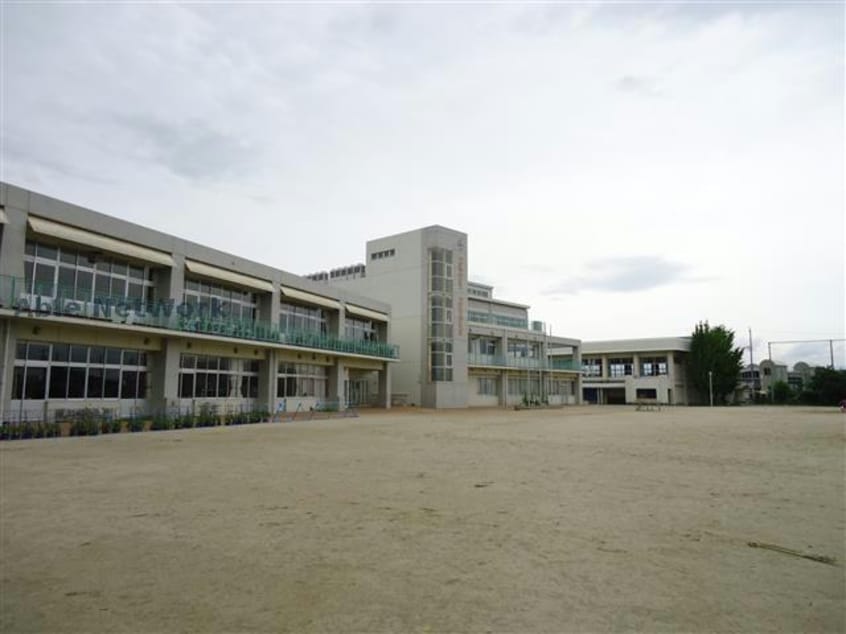 碧南市立西端小学校(小学校)まで597m 名鉄三河線/北新川駅 徒歩25分 2階 築14年