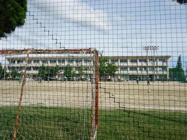 碧南市立西端中学校(中学校/中等教育学校)まで981m 名鉄三河線/北新川駅 徒歩25分 2階 築14年