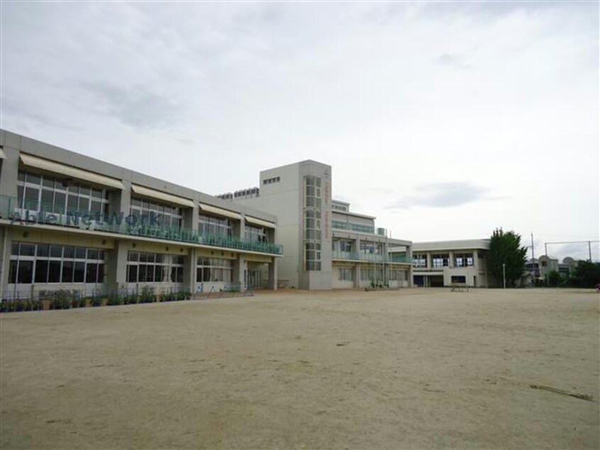 碧南市立西端小学校(小学校)まで571m くるくるバス（碧南市）/JA西端 徒歩2分 2階 築23年