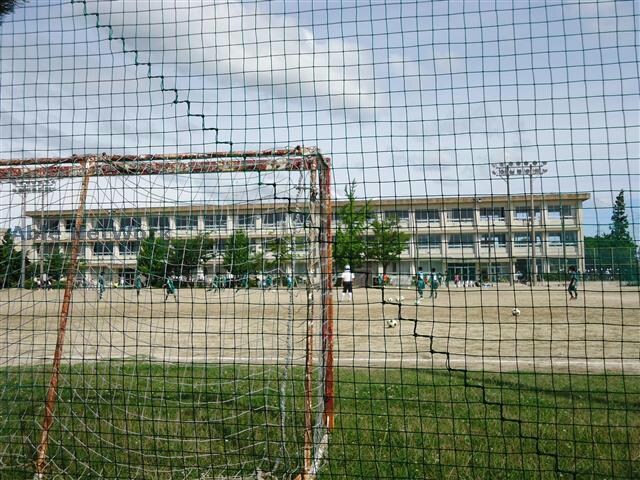 碧南市立西端中学校(中学校/中等教育学校)まで878m くるくるバス（碧南市）/JA西端 徒歩2分 2階 築23年