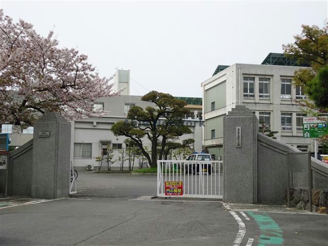 西尾市立西尾小学校(小学校)まで1240m 名鉄西尾線/西尾駅 徒歩20分 1階 築11年