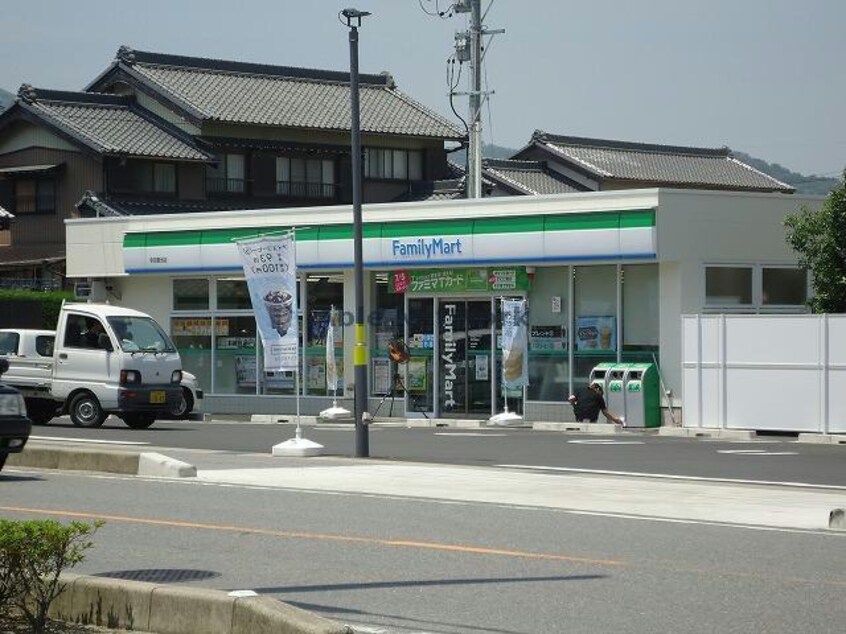 ファミリーマート幸田菱池店(コンビニ)まで616m 東海道本線/幸田駅 徒歩20分 3階 築11年