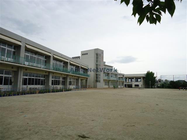 碧南市立西端小学校(小学校)まで482m 名鉄三河線/碧南中央駅 バス30分上町下車:停歩1分 1階 築11年