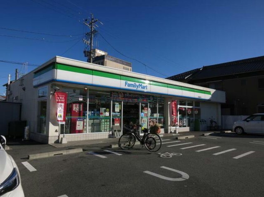 ファミリーマート西尾緑町店(コンビニ)まで364m 名鉄西尾線/桜町前駅 徒歩2分 2階 築31年