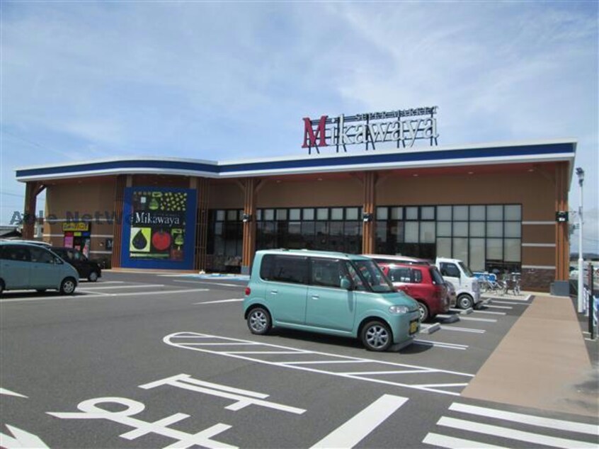 Mikawaya西尾一色店(スーパー)まで647m 名鉄西尾線/福地駅 徒歩48分 1-2階 築9年