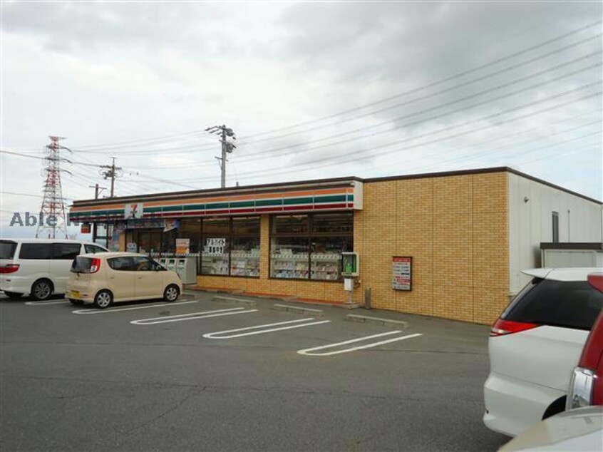 セブンイレブン西尾巨海町店(コンビニ)まで802m 名鉄西尾線/西尾駅 バス24分田地山下車:停歩5分 1階 築9年