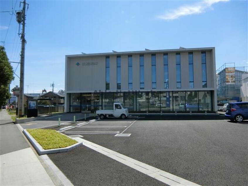 碧海信用金庫西尾西支店(銀行)まで300m 名鉄バス(西尾市)/山下 徒歩4分 1階 築8年
