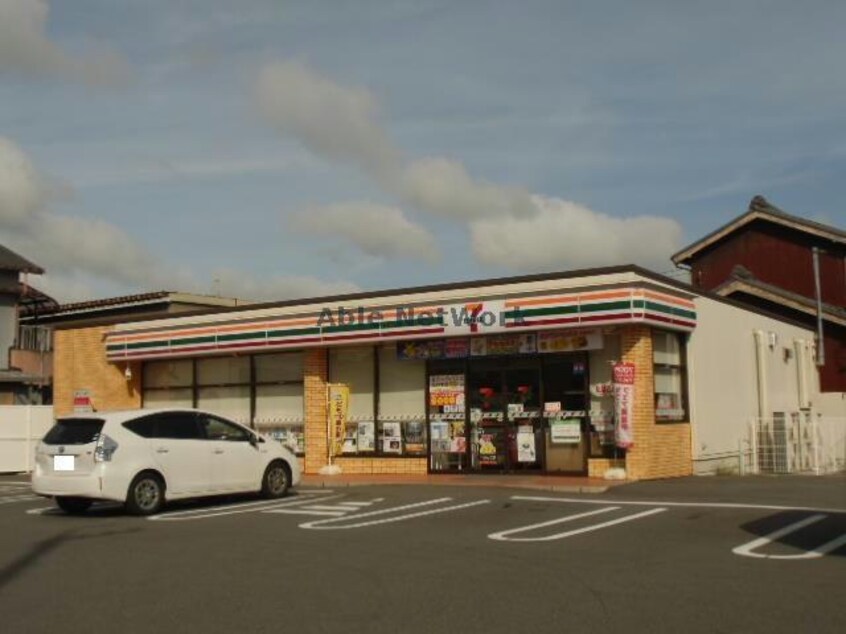 セブンイレブン碧南日進町2丁目店(コンビニ)まで247m 名鉄三河線/碧南駅 徒歩29分 1階 築32年