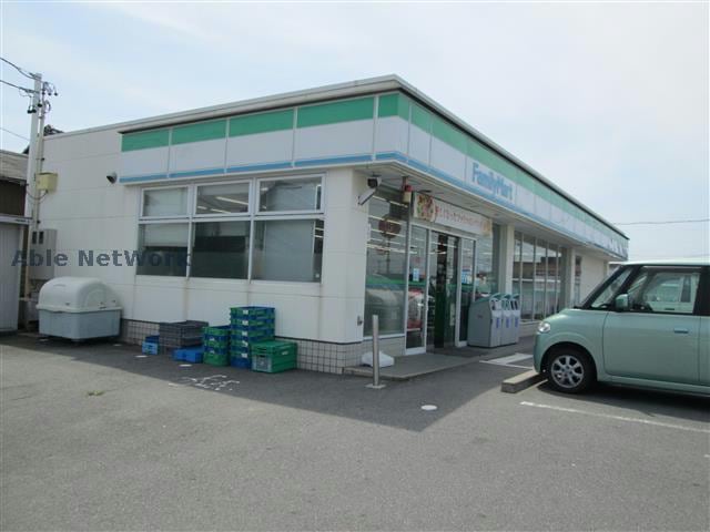 ファミリーマート一色町前野店(コンビニ)まで531m 名鉄バス（幡豆郡）/三河一色 徒歩5分 1階 築6年