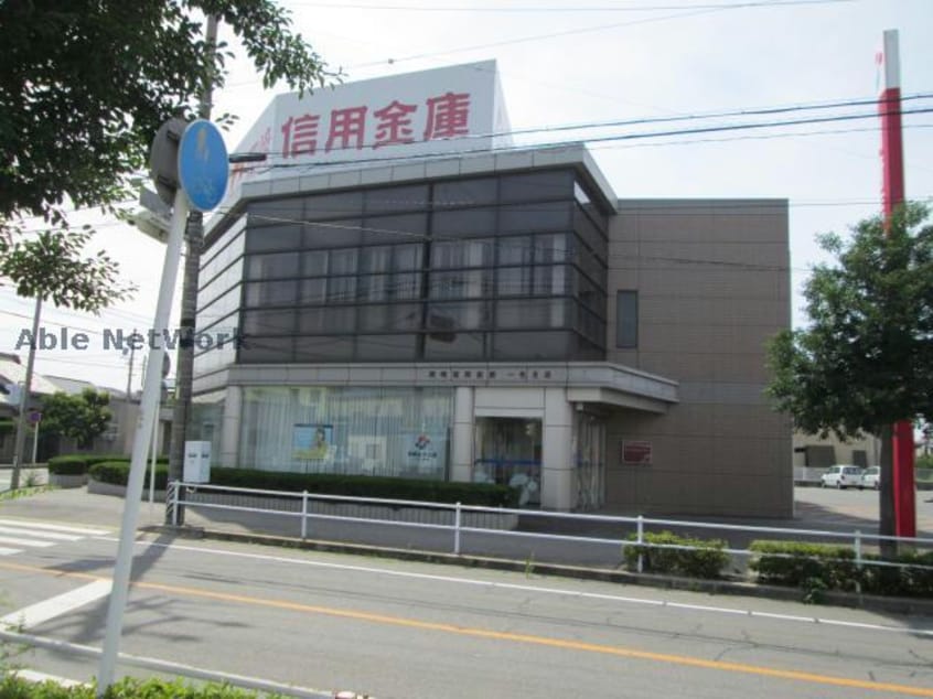 岡崎信用金庫一色支店(銀行)まで707m 名鉄バス（幡豆郡）/満国寺前 徒歩1分 2階 築5年