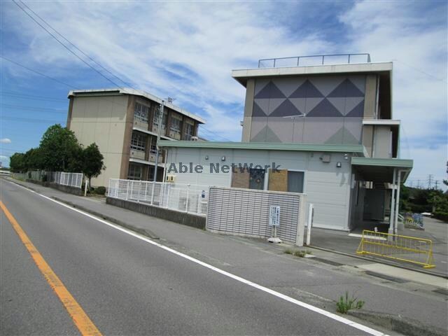 西尾市立荻原小学校(小学校)まで819m 名鉄西尾線/吉良吉田駅 徒歩19分 1階 築4年