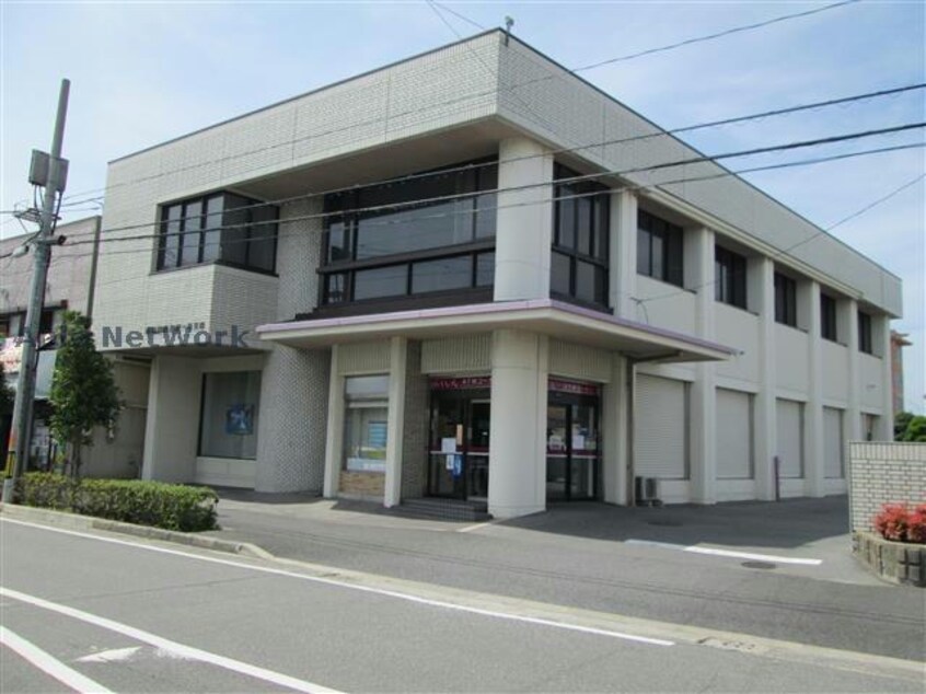 西尾信用金庫一色支店(銀行)まで747m 名鉄バス（幡豆郡）/一色大宝橋 徒歩5分 1-2階 築3年