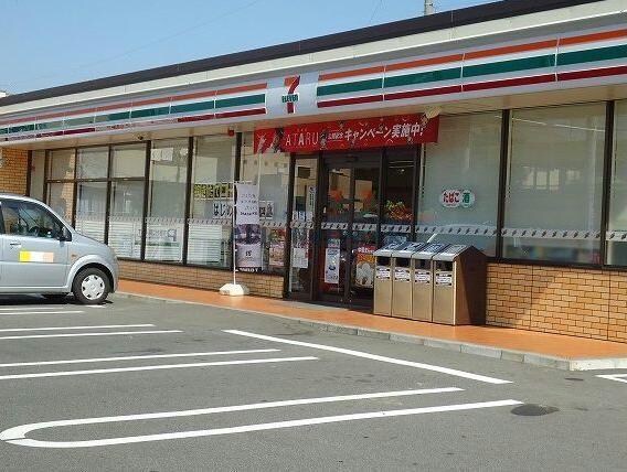 セブンイレブン西尾鶴城町店(コンビニ)まで393m 名鉄西尾線/西尾口駅 徒歩12分 1階 築3年