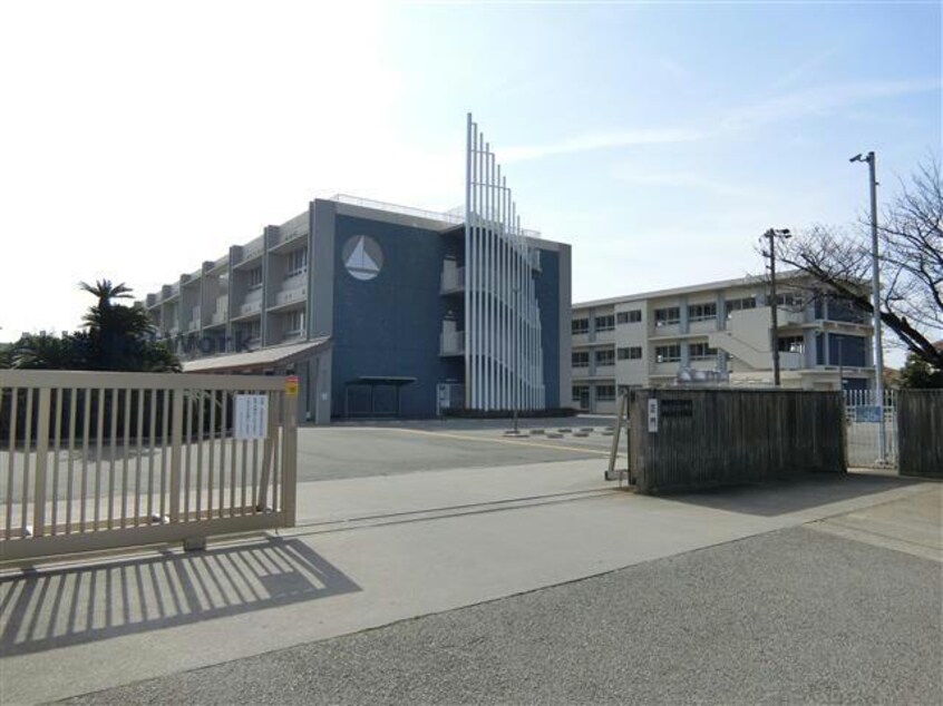 碧南市立大浜小学校(小学校)まで1974m くるくるバス（碧南市）/岬町 徒歩11分 3階 築20年