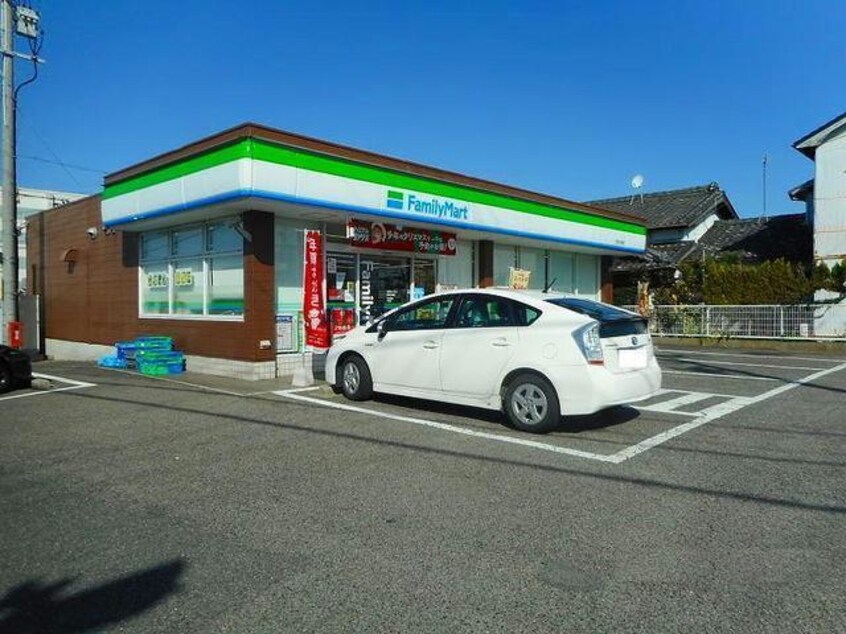 ファミリーマート矢田小南店(コンビニ)まで488m 六万石くるりんバス（寺津矢田線）/富山北 徒歩11分 1階 1年未満