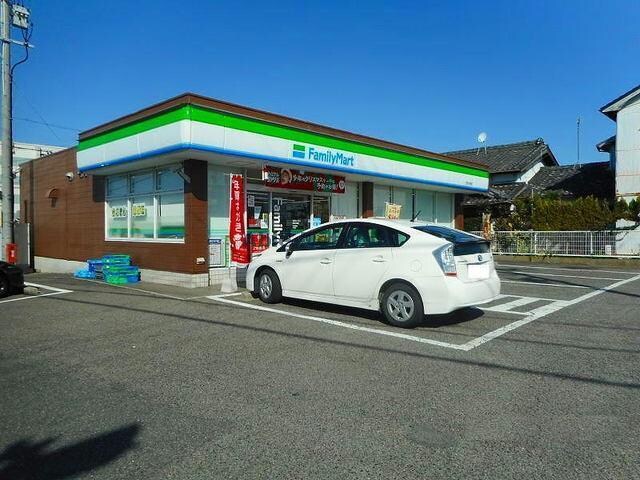 ファミリーマート矢田小南店(コンビニ)まで316m 名鉄バス(西尾市)/矢田小学校前 徒歩7分 1階 1年未満