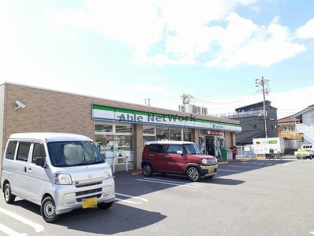 ファミリーマート西尾中畑店(コンビニ)まで427m 名鉄バス(西尾市)/中畑東 徒歩2分 2階 建築中