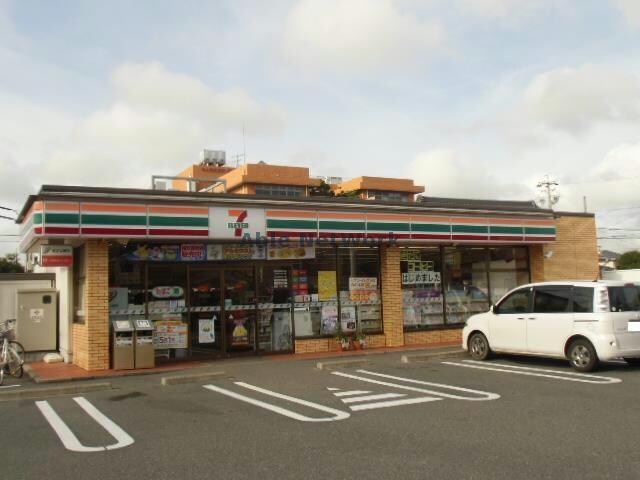 セブンイレブン碧南市役所前店(コンビニ)まで591m 名鉄三河線/碧南中央駅 徒歩5分 1階 建築中