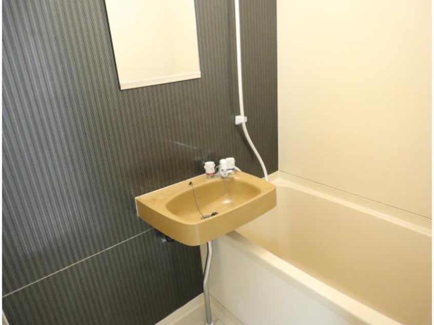  近鉄難波線・奈良線/近鉄奈良駅 バス11分萩ヶ丘町下車:停歩2分 1階 築36年