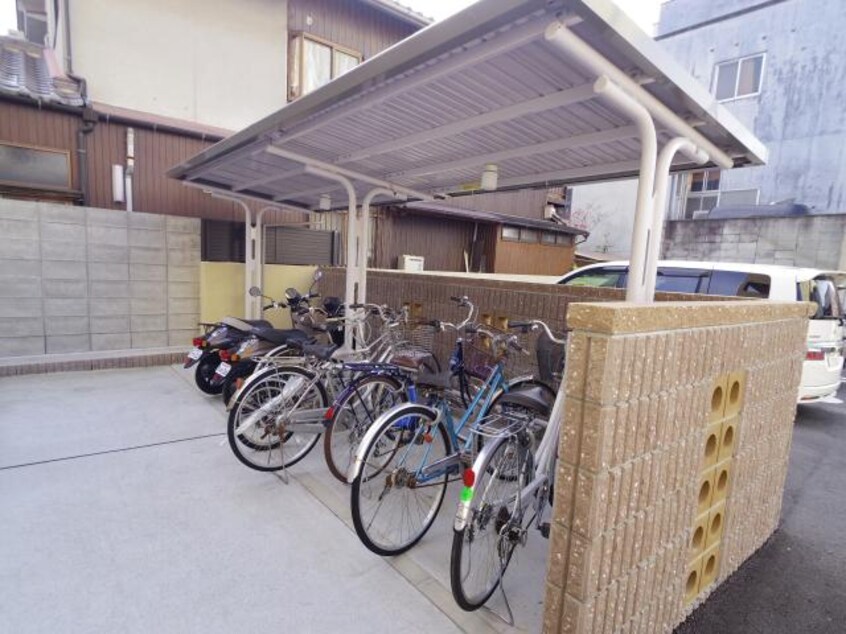  近鉄難波線・奈良線/近鉄奈良駅 徒歩17分 1階 築9年