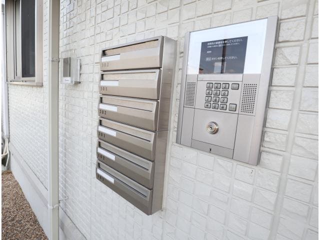 オートロック 近鉄難波線・奈良線/近鉄奈良駅 バス10分萩ヶ丘下車:停歩6分 1階 築18年