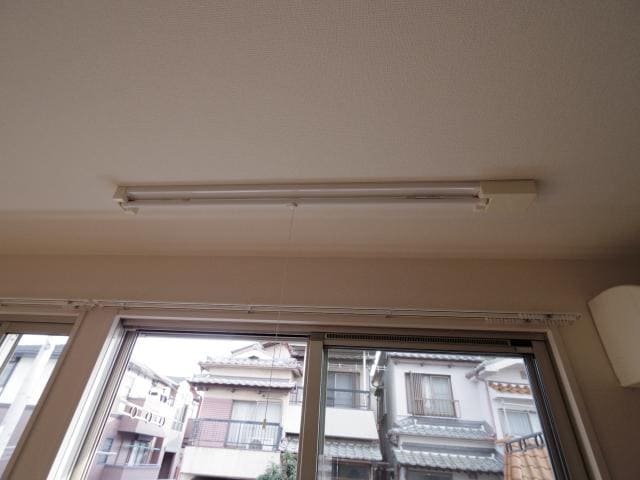  近鉄難波線・奈良線/近鉄奈良駅 バス10分萩ヶ丘下車:停歩6分 1階 築18年