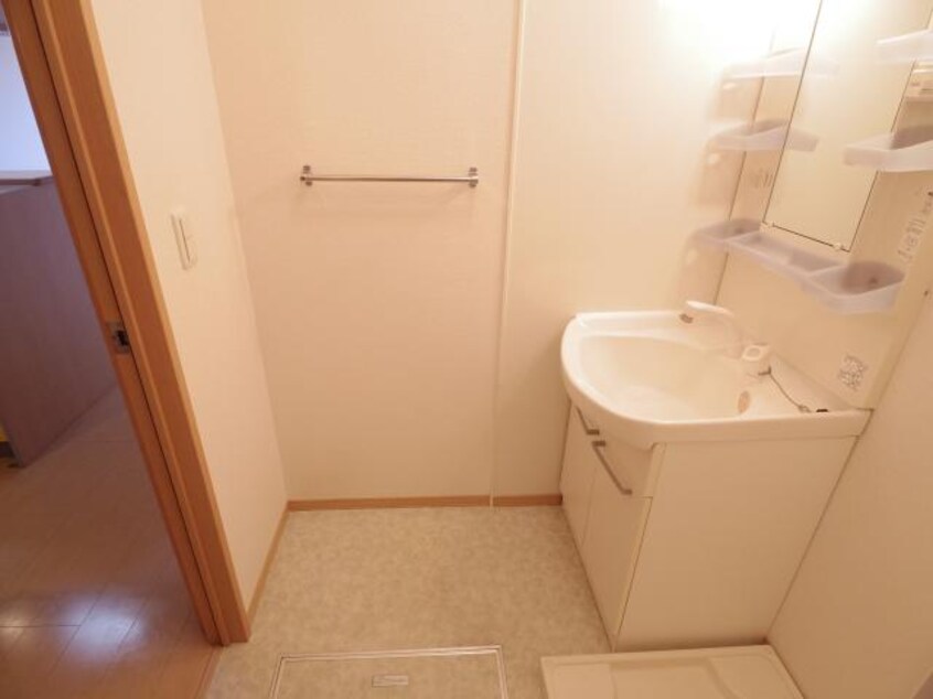  大和路線・関西本線/奈良駅 バス14分西九条町下車:停歩1分 1階 築18年