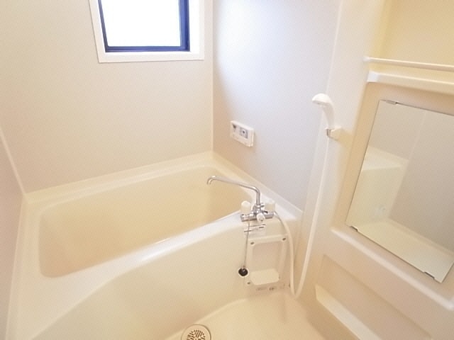  近鉄難波線・奈良線/近鉄奈良駅 バス17分州見橋東下車:停歩6分 1階 築27年