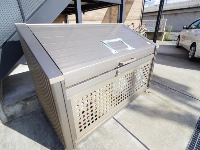  大和路線・関西本線/奈良駅 バス10分八条町地蔵前下車:停歩3分 1階 築17年