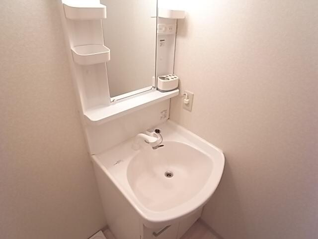  大和路線・関西本線/奈良駅 バス10分八条町地蔵前下車:停歩3分 1階 築17年