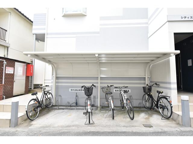  近鉄難波線・奈良線/近鉄奈良駅 バス12分萩ヶ丘下車:停歩7分 2階 築35年