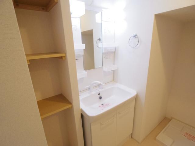  大和路線・関西本線/奈良駅 バス16分大和ハウス前下車:停歩1分 1階 築11年