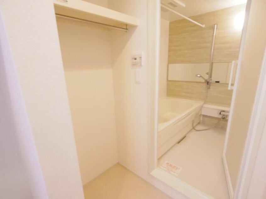  大和路線・関西本線/奈良駅 バス16分大和ハウス前下車:停歩1分 1階 築11年